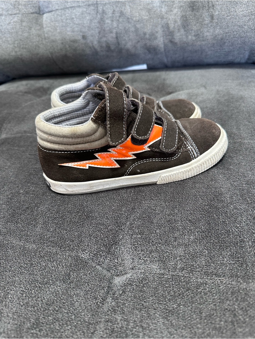 Morgan & Milo High-Top Sneakers – Brown/Orange Bolt – Kids 1 (EU 32), Good